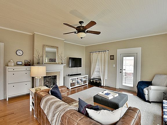 5th image of 208 Park Dr