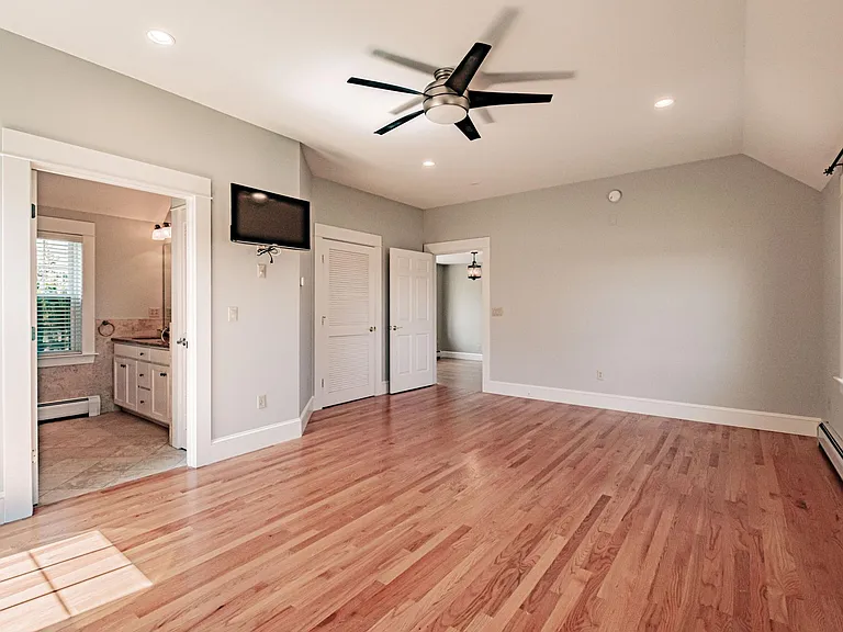 1st floor master suite