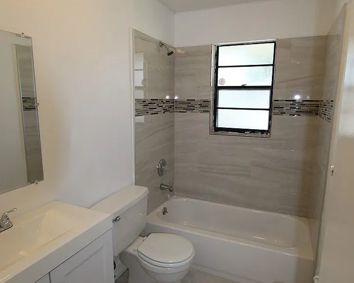 2445 Thomasson Dr — Photo 2