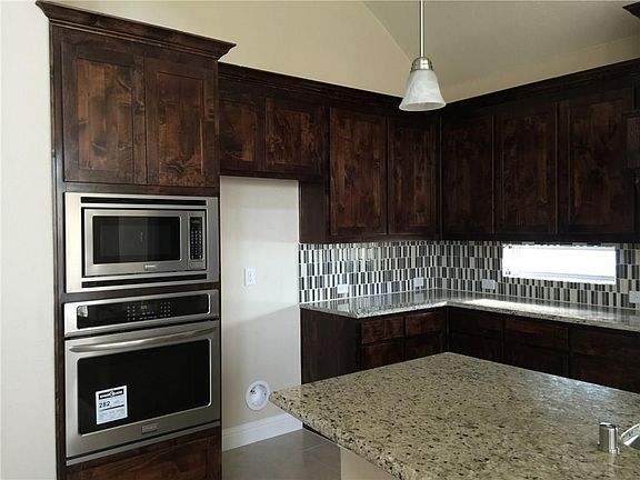 4th image of 2560 Valley Glen Dr
