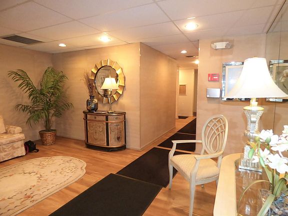 3rd image of 3542 Amberacres Dr Unit 201
