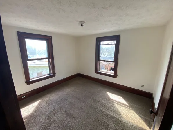 1368 Moore St, Akron, OH 44301