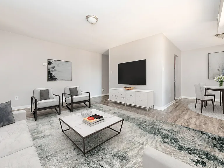 Signal Hill Apartments and Towhomes — Photo 12