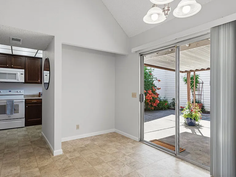 7235 Cinnamon Cir — Photo 15