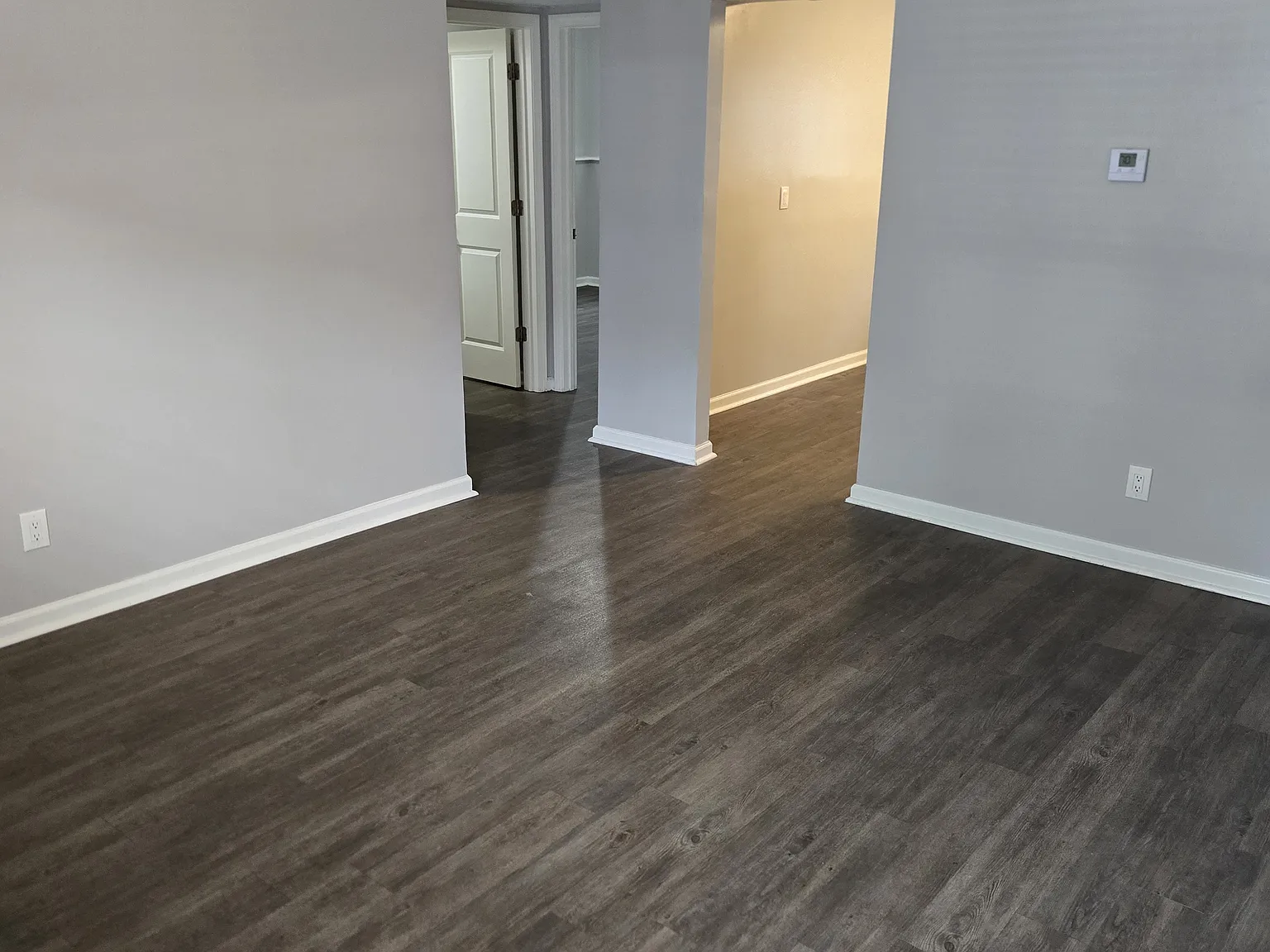 Updated Apartment in Martin City / South Kansas City — Photo 2