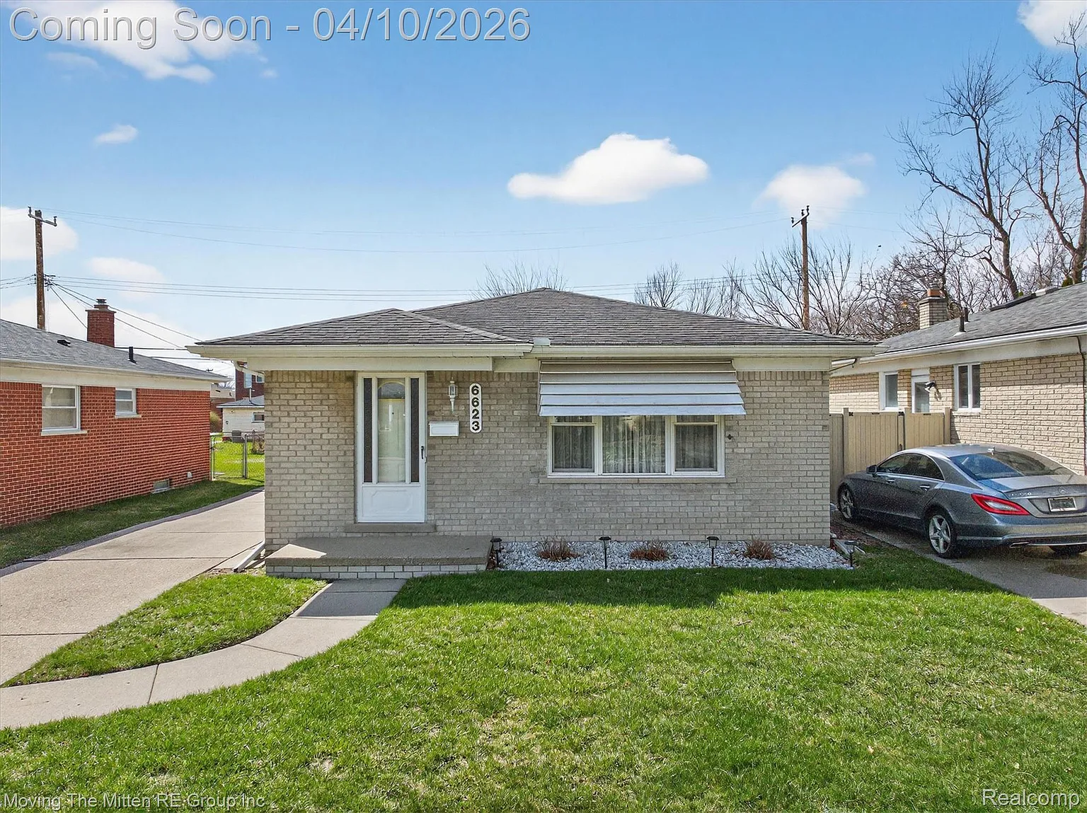 6623 N Silvery Ln photo 1