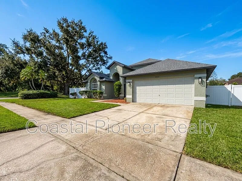 4 bed, 2.0 bath, 2025 sqft, $3,500 — Photo 2