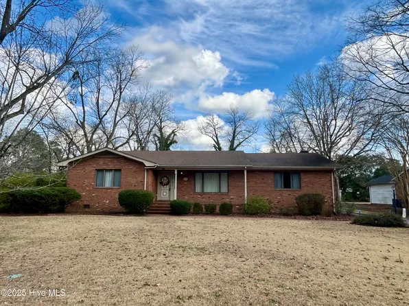 302 Turnpike Road, Laurinburg, NC 28352