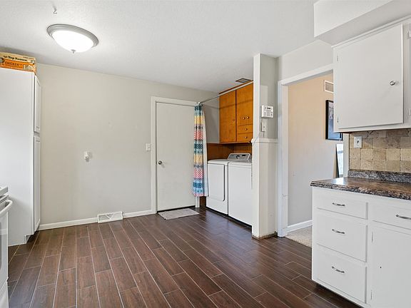 3rd image of 2450 W Wilson Dr