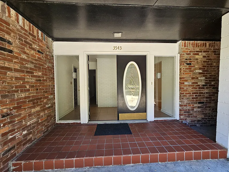 3543 Cloudland Dr — Photo 2