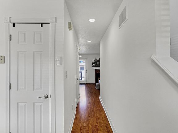4th image of 1020 N New Jersey St