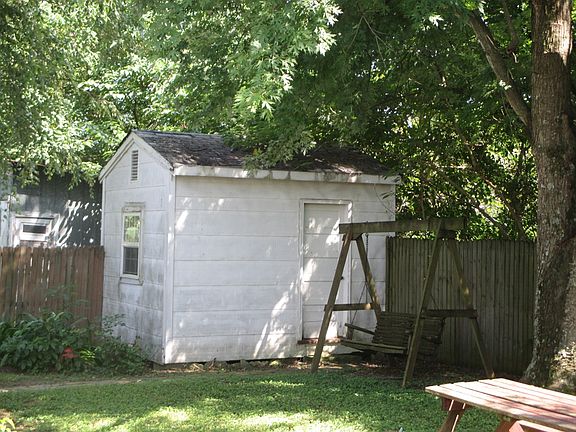 4th image of 217 Ashe St