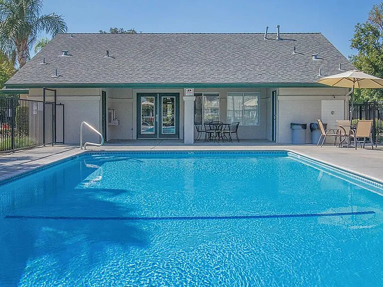Sierra Hills Apts — Photo 4
