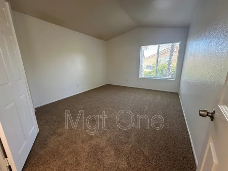 1240 Lilac Ridge Dr — Photo 8