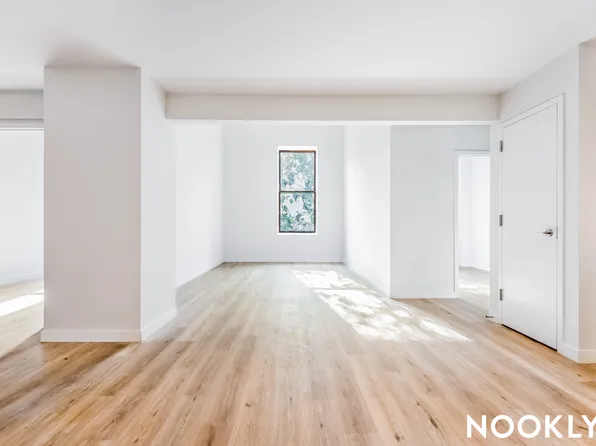 619 Throop Avenue image 16 of 40