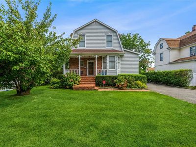 26 Trinity Place, Hewlett, NY, 11557