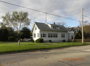 832 Dean St, Woodstock, IL 60098