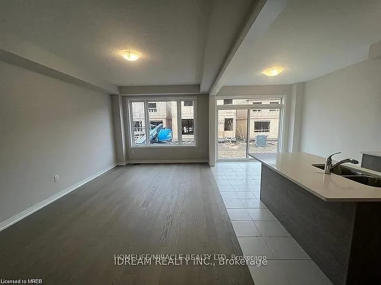 28 Crossmore Cres — Photo 6