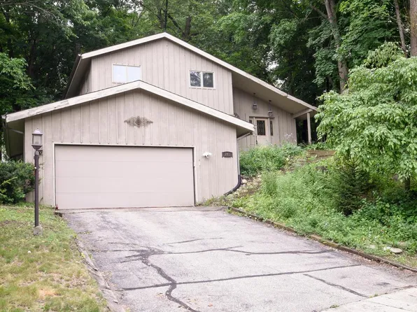 741 Summit COURT, West Bend, WI 53095