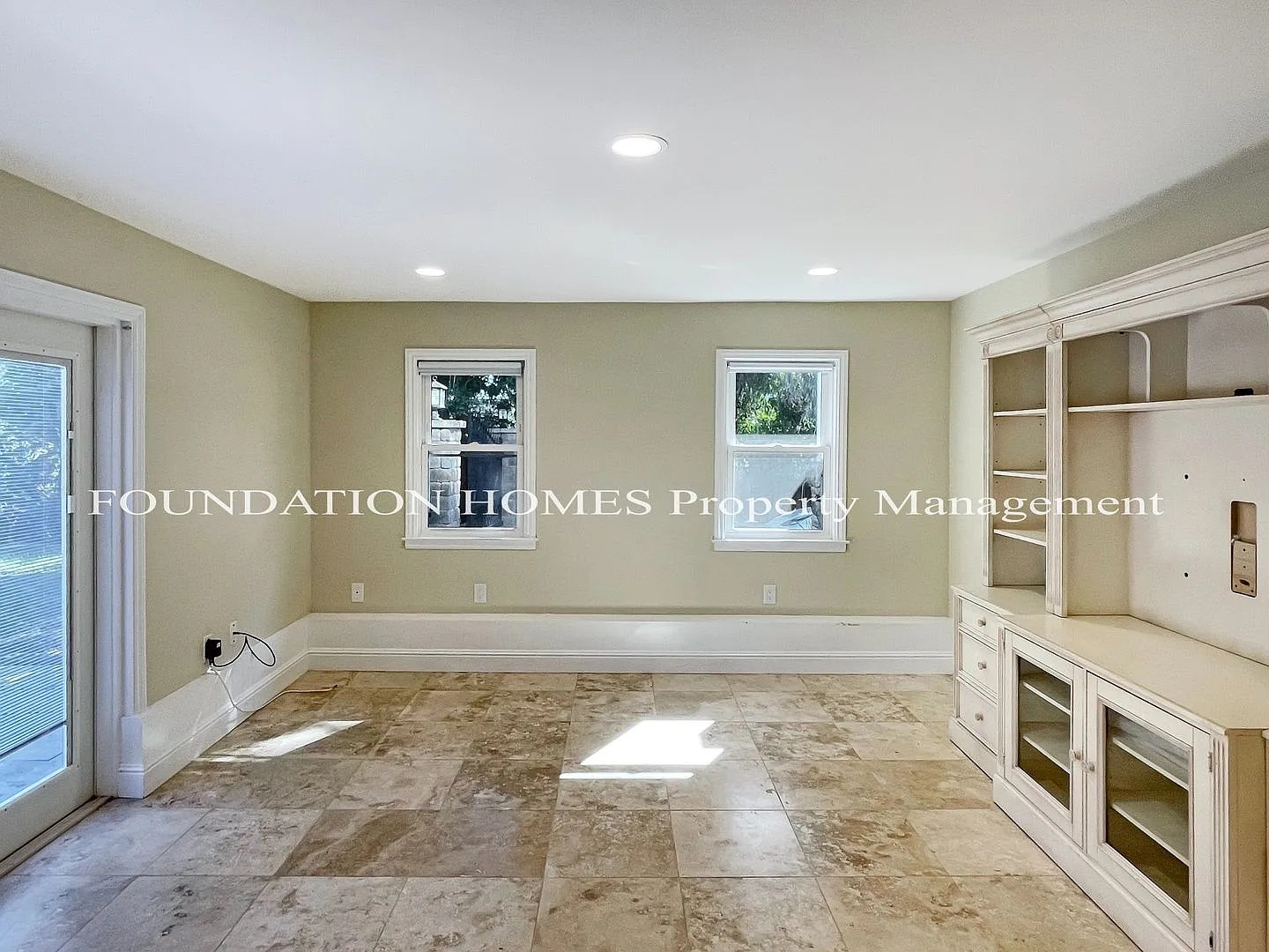 Large Estate - Pool - A/C - 3 Car Garage - Hiking - Foundation - — Photo 4