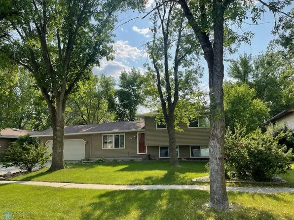 614 8th St E, West Fargo, ND 58078