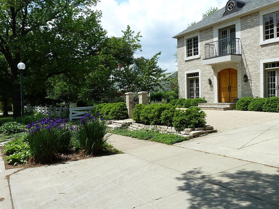 2nd image of 1218 W Armory Ave