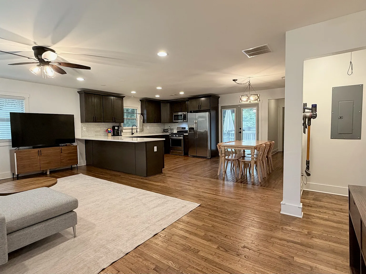 3 bed, 1589 sqft, $2,300 — Photo 4