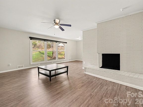 2nd image of 1548 Westbrook Cir