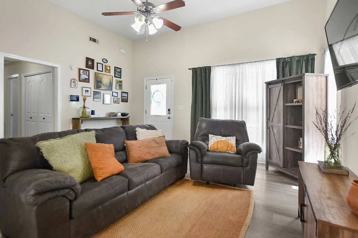 Building Photo - 529 Oakmont Dr