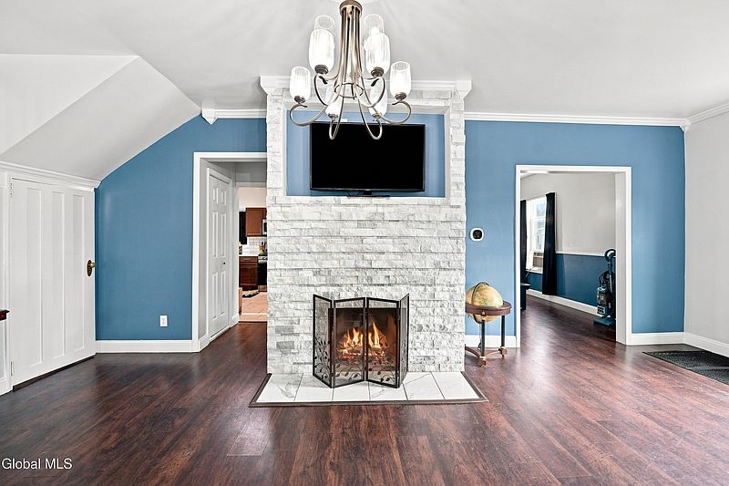 3rd image of 530 Bedford Road