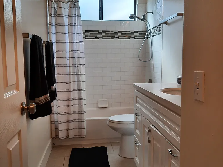 423 Wilson Ln — Photo 9