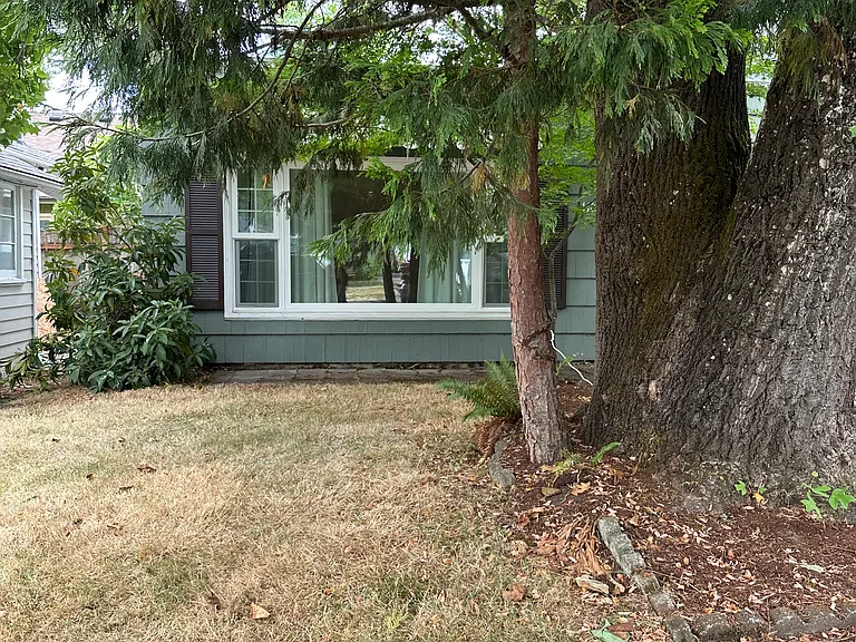 1109 E 25th Ave — Photo 4