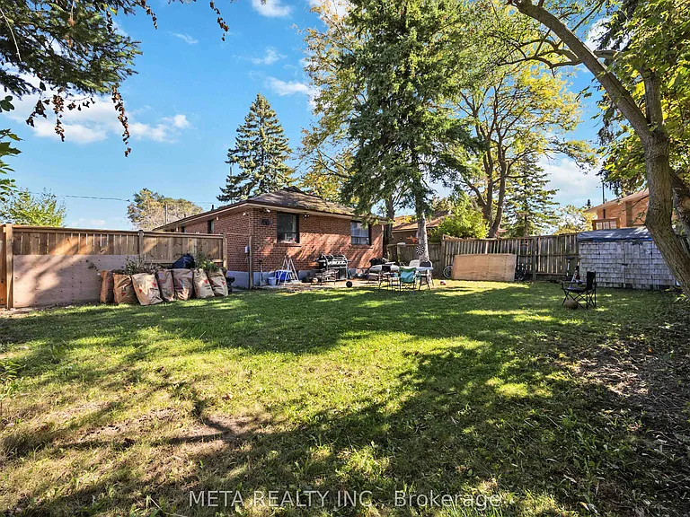 94 Greenock Ave — Photo 13