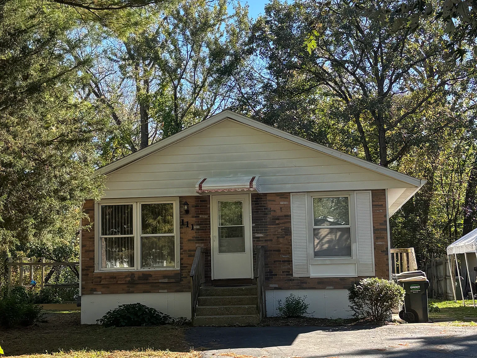 3 bed, 975 sqft, $2,300 — Photo 2