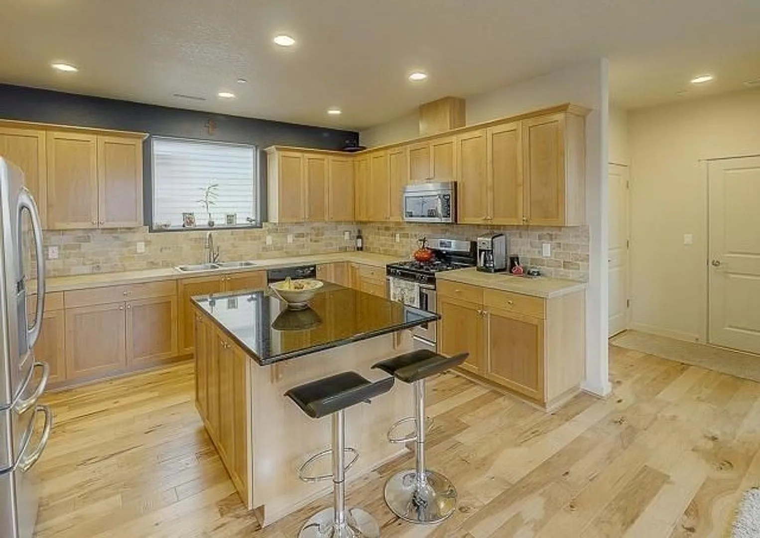 Beautiful 4 Bedroom Home In Villebois! — Photo 4