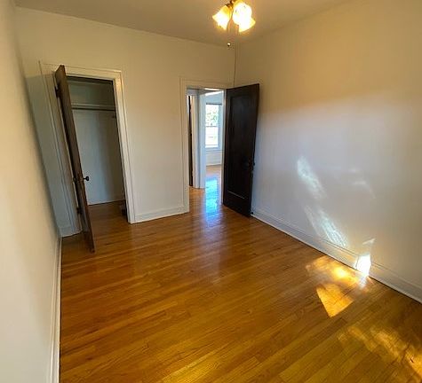 3rd image of 1628 W Balmoral Ave Unit 2B