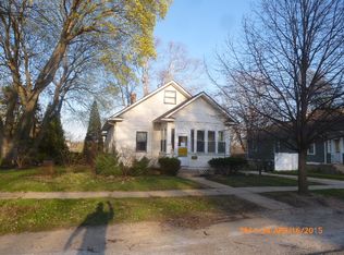 35 S Walnut St, South Elgin, IL 60177