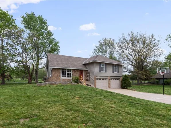 6812 W 201st Ter, Bucyrus, KS 66013