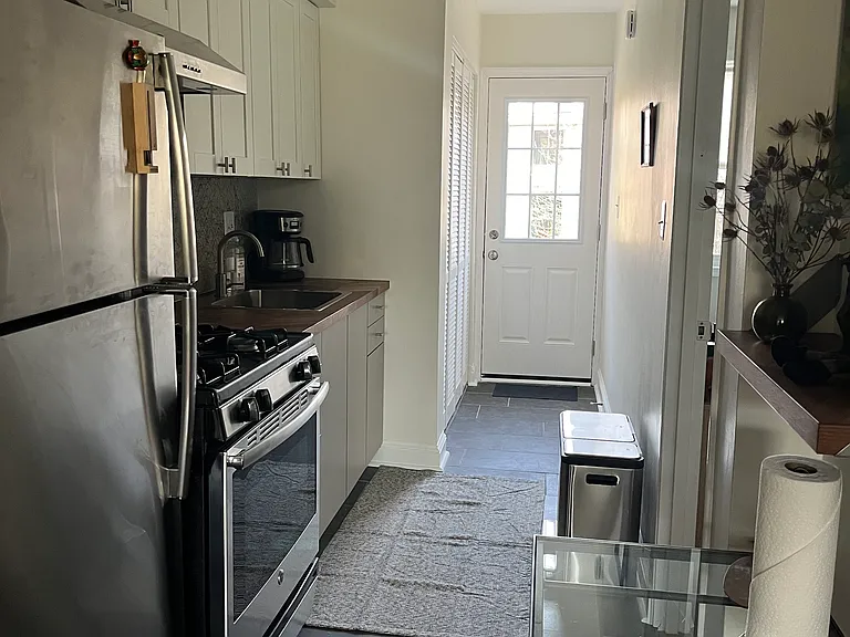 1908 E St NE #A — Photo 18