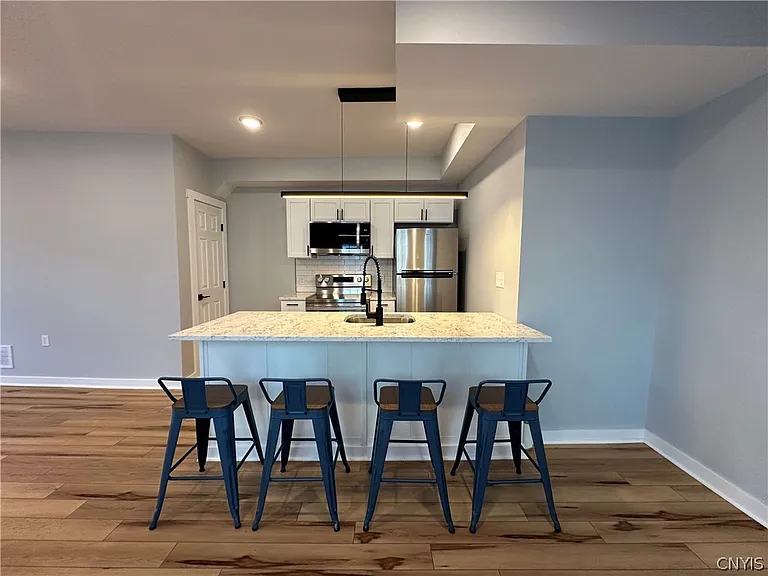 128 Caroline Ave — Photo 9