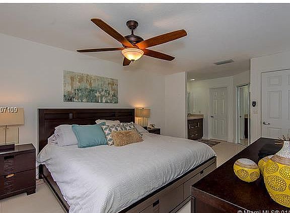 3rd image of 510 Green River Ln