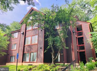 2804 Lee Oaks Pl APT 302, Falls Church, VA 22046