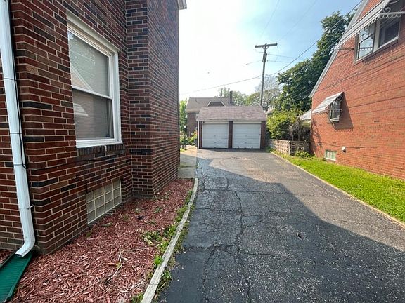 3rd image of 1034 Creekview Dr