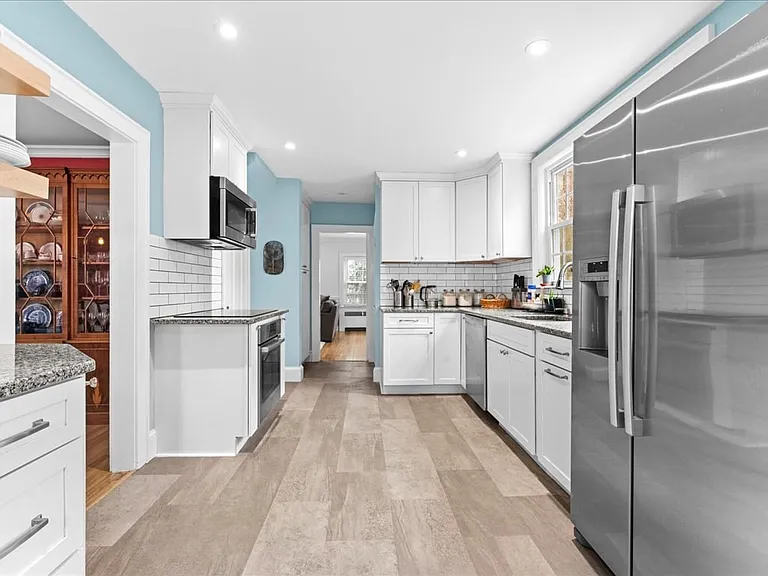 40 Lake Shore Rd — Photo 6