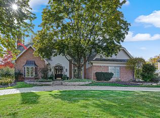 2 Hampton Ct, Burr Ridge, IL 60527