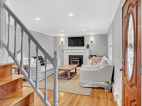 4th image of 68 Hillside Dr