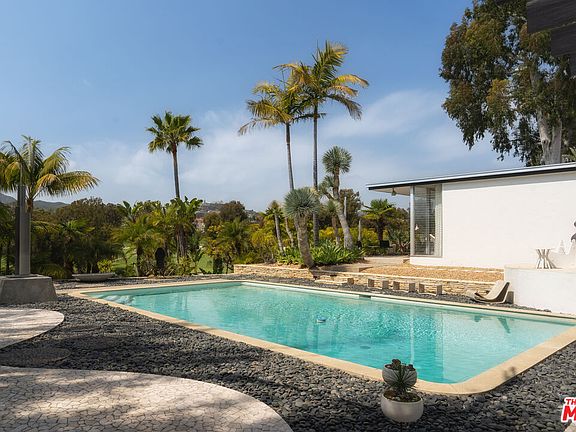 4th image of 1911 La Mesa Dr