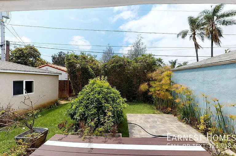 2577 S Bundy Dr — Photo 13