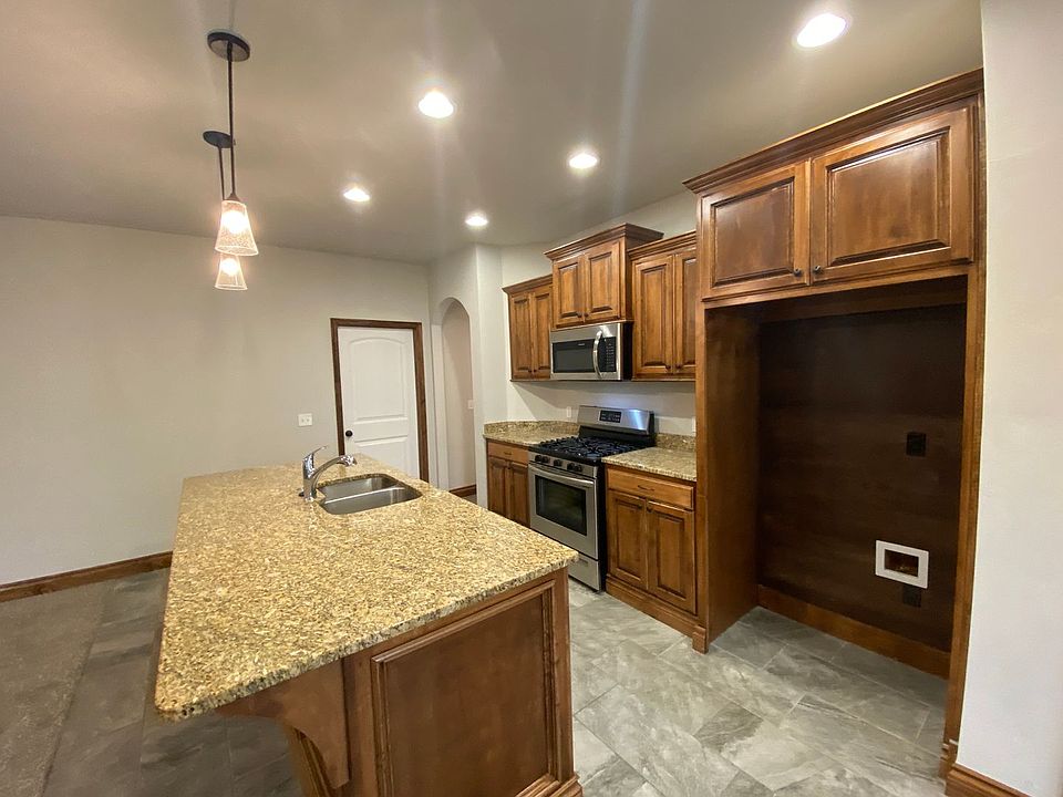 1st image of 412 Josephine Ct