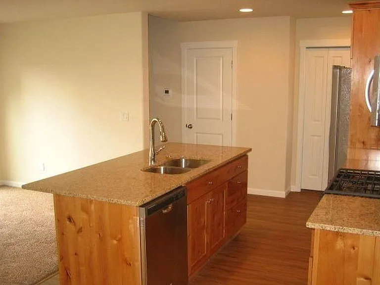 1587 SW Hayter St — Photo 7